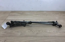 Трапеция стеклоочистителей для Audi Q7 2009 года на фотографиях