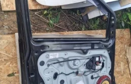 Дверь передняя левая для Volkswagen Touran 2011 года на фотографиях