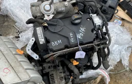 Двигатель без навесного для Volkswagen Polo 2008 года на фотографиях