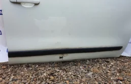 Дверь передняя правая для Nissan Note 2005 года на фотографиях