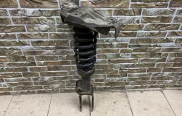 Амортизатор передний левый для Audi Q7 на фотографиях