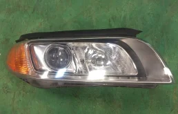 Фары для Volvo XC70 2010 года на фотографиях