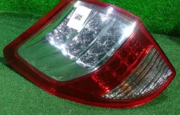 Фонарь левый для Toyota RAV4 на фотографиях