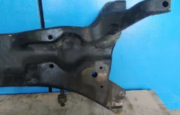 Подрамник двигателя для Mitsubishi Outlander 2011 года на фотографиях