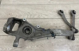 Кулак поворотный левый для Audi Q7 на фотографиях