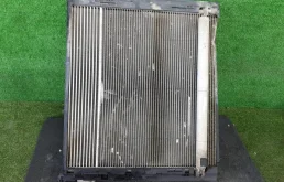 Радиатор охлаждения ДВС для Mercedes-Benz GL class 2015 года на фотографиях