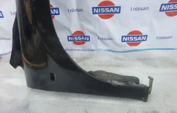 Крылья для Nissan Tiida 2012 года на фотографиях