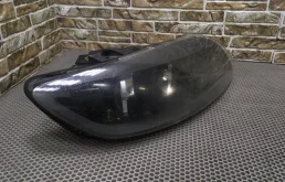 Фара правая для Audi Q7 2013 года на фотографиях