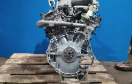 Двигатель без навесного для Nissan Pathfinder 2003 года на фотографиях