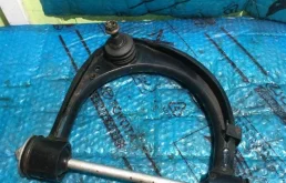 Рычаг передний правый верхний для Lexus LX на фотографиях