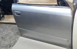 Дверь передняя правая для Audi A4 2001 года на фотографиях