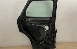 Двери для Audi Q3 2016 года на фотографиях