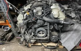 Двигатель без навесного для Porsche Cayenne 2008 года на фотографиях