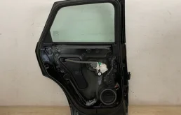 Двери для Audi Q3 2013 года на фотографиях