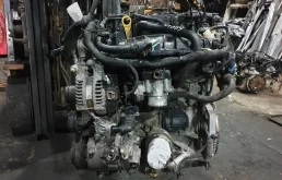 Двигатель без навесного для Ford Kuga 2015 года на фотографиях