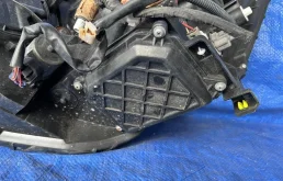 Фары для Toyota Alphard 2008 года на фотографиях