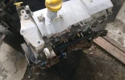 Двигатель без навесного для Renault Logan 2008 года на фотографиях