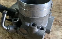 Дроссельная заслонка для Audi A4 2001 года на фотографиях