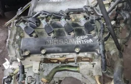 Двигатель без навесного для Nissan X-Trail 2002 года на фотографиях