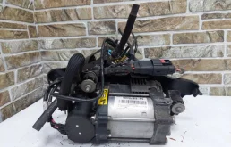 Компрессор пневмоподвески передний для Jeep Grand Cherokee на фотографиях