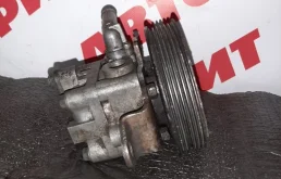 Двигатель без навесного для Nissan X-Trail 2002 года на фотографиях