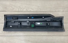 Стекло двери заднее правое для Audi Q7 на фотографиях