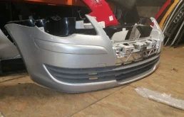 Бампер передний для Volkswagen Touran 2005 года на фотографиях