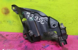 Кронштейн правой фары нижний для Audi Q7 2010 года на фотографиях