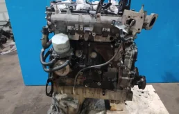 Двигатель без навесного для Nissan Navara 2009 года на фотографиях