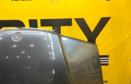 Капот для BMW 7er 2001 года на фотографиях