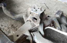 Задняя балка для Mitsubishi Pajero на фотографиях