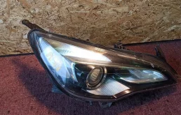 Фара правая для Opel Astra 2017 года на фотографиях