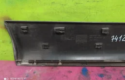 Молдинг двери задний левый для Audi Q7 2010 года на фотографиях