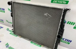 Радиатор охлаждения ДВС для BMW 3er 2007 года на фотографиях