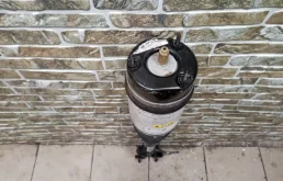 Амортизатор передний правый для Jeep Grand Cherokee на фотографиях