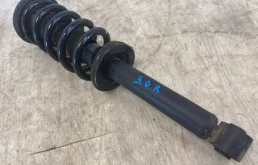 Амортизатор передний левый для Mitsubishi Pajero на фотографиях