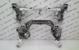 Подрамник двигателя для BMW 5er 2011 года на фотографиях