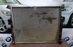 Радиатор охлаждения ДВС для Mercedes-Benz GL class 2010 года на фотографиях