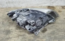 Фара ксенон левая для Audi Q7 2011 года на фотографиях