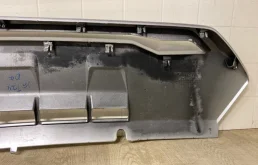 Накладка переднего бампера для Mitsubishi Pajero Sport 2024 года на фотографиях