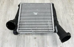 Левый интеркулер для Volkswagen Touareg II (7P5) 2010-2014