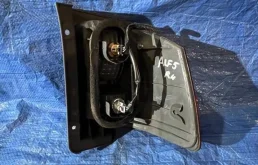 Фонарь правый для Toyota Alphard на фотографиях