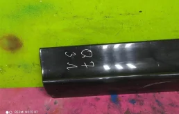 Молдинг двери задний левый для Audi Q7 2010 года на фотографиях