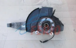 Кулак поворотный правый для Land Rover Range Rover на фотографиях