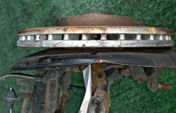 Кулак поворотный правый для Volkswagen Jetta на фотографиях