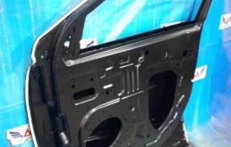 Дверь передняя правая для Ford Explorer 2013 года на фотографиях