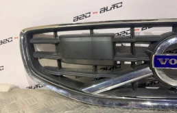 Решетка радиатора для Volvo S60 2015 года на фотографиях