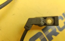 Датчик ABS передний правый для Mercedes-Benz E class на фотографиях