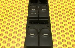 Блок управления стеклоподъемниками для Hyundai Solaris 2014 года на фотографиях