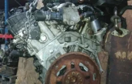 Двигатель без навесного для Chrysler 300C 2011 года на фотографиях